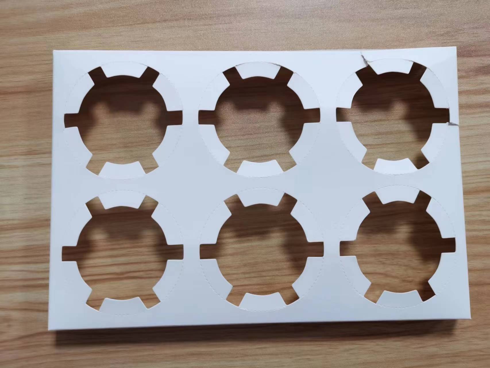 Gear-shaped cupcake linner