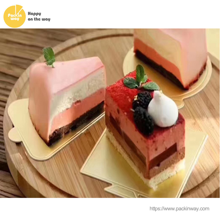 mini triangle nga bulawan nga cake board