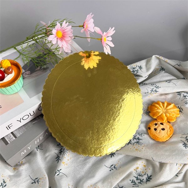 Scalloped Cake Board 2